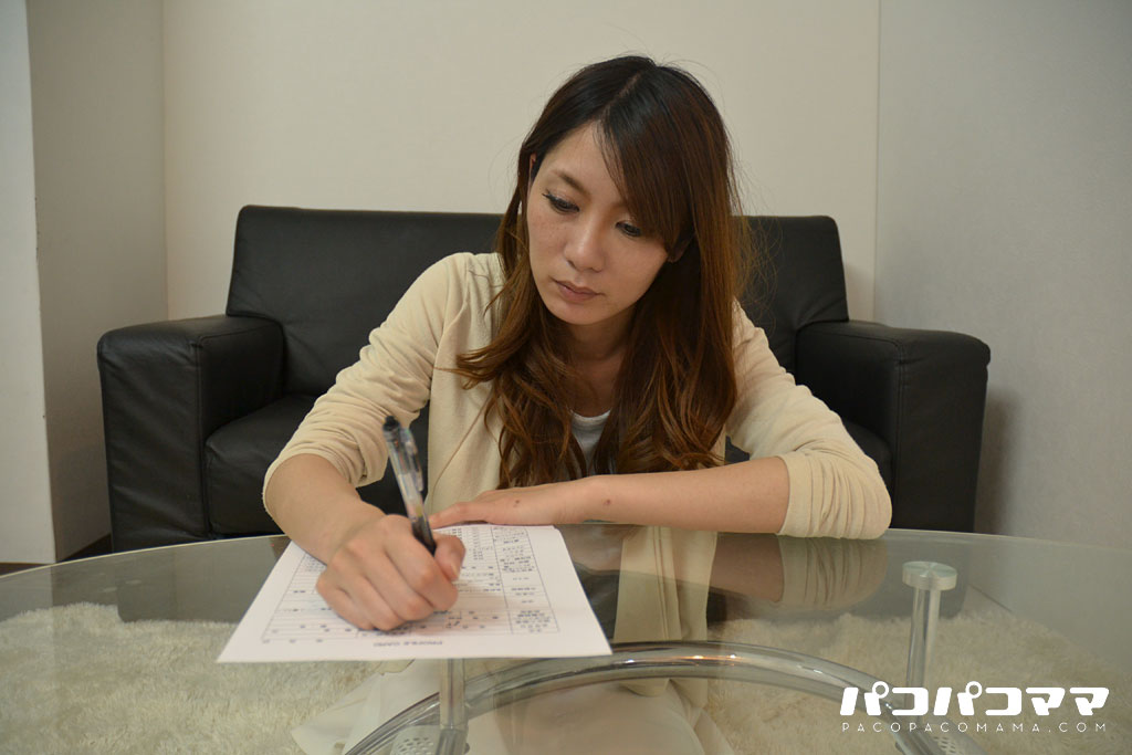 藤〇奈々子似の美人な奥様に精子を大量注入 中野絵里